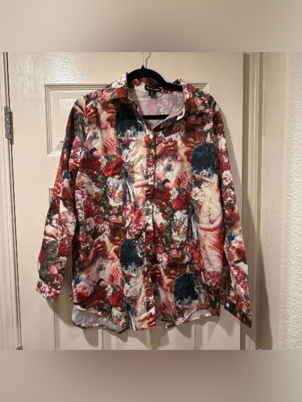 PrettyLittleThing Floral Button-Up Shirt Women’s Size 6 Bold Long Sleeve Blouse